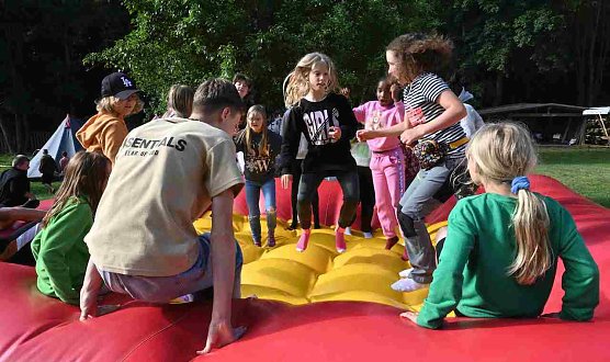 Handwerker Camp Tag 2 (Foto: Sabine Schubert) Handwerker Camp Tag 2 (Foto: Sabine Schubert)