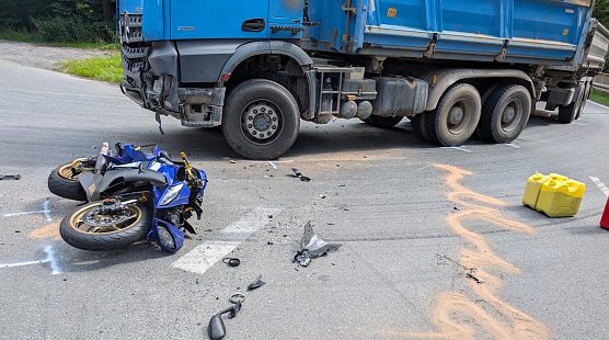 Unfall auf der B81 (Foto: Feuerwehr/S.Dietzel) Unfall auf der B81 (Foto: Feuerwehr/S.Dietzel)