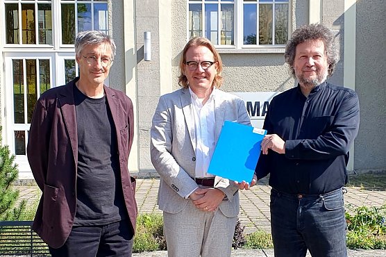 Von links nach rechts: Prof. Dr.-Ing. Thomas Schabbach, Dr. rer. nat. Sebastian Schmidt und Prof. Dr.-Ing. Viktor Wesselak bei der offiziellen Ernennung an der Hochschule Nordhausen  (Foto: Nadine Luschnat)