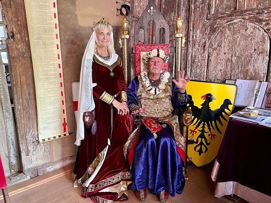 Die k&ouml;niglichen Herrschaften Heinrich und Mathilde empfangen an 10. und 11. August im Rahmen des Altstadtfestes die G&auml;ste in der Bohlenstube in der Domstra&szlig;e 12.  (Foto: SWG Nordhausen/S. Schedwill)