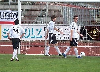Der Ball im Tor von Gotha im Hinspiel (Foto: H. Dressler)