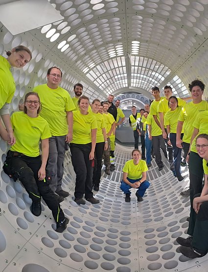 Einweisung der Teilnehmer und Gruppenbild aus dem letzten Jahr (Foto: HSN) Einweisung der Teilnehmer und Gruppenbild aus dem letzten Jahr (Foto: HSN)