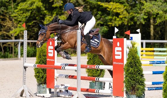 Vereinsmitglied Lilly Charlotte Freitag mit Pferd Fatima (Foto: Reit- und Fahrverein) Vereinsmitglied Lilly Charlotte Freitag mit Pferd Fatima (Foto: Reit- und Fahrverein)