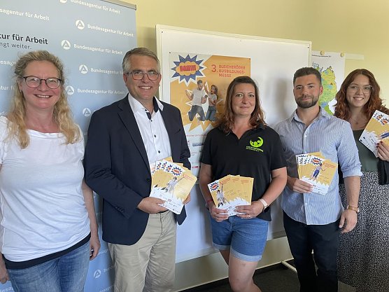 Jana Henning-Jacob, Verein f&uuml;r Regionalentwicklung Bleicherode  Herr Frob&ouml;se, Agentur f&uuml;r Arbeit Th&uuml;ringen Nord  Antje G&auml;de, ThINKA Kreisjugendring Nordhausen  Aljoscha H&uuml;bsch, Freiwilligenagentur Kreisjugendring Nordhausen  Marie-Helen Wand, ThINKA Kreisjugendring Nordhausen (Foto: Agentur f&uuml;r Arbeit)