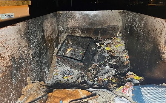 Erneuter Containerbrand in der Neustadtstraße (Foto: S.Dietzel) Erneuter Containerbrand in der Neustadtstraße (Foto: S.Dietzel)