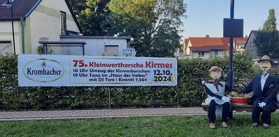 Kirmes in Kleinwerther (Foto: Die Kleinwertherschen Kirmesburschen ) Kirmes in Kleinwerther (Foto: Die Kleinwertherschen Kirmesburschen )
