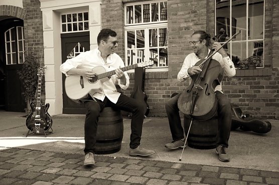 Weicker & Kohl spielen wieder in der Traditionsbrennerei (Foto: Thomas Kohl) Weicker & Kohl spielen wieder in der Traditionsbrennerei (Foto: Thomas Kohl)