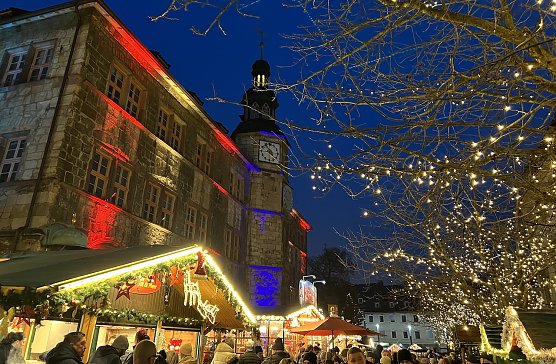 Weihnachtsmarkt am Nordhäuser Rathaus (Foto: Stadtverwaltung Nordhausen) Weihnachtsmarkt am Nordhäuser Rathaus (Foto: Stadtverwaltung Nordhausen)