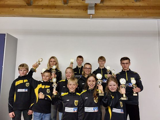 Erfolgreiche Läuferinnen und Läufer des LV Altstadt (Foto: LV Altstadt '98 Nordhausen) Erfolgreiche Läuferinnen und Läufer des LV Altstadt (Foto: LV Altstadt '98 Nordhausen)