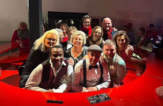 Foto mit dem Ensemble des Tenortrios Fellas und G&auml;sten der Weihnachtskonzertes im Stocksen in Sondershausen (Foto: Steffen Hoffmann)