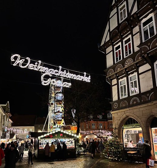 Weihnachtsmarkt in Goslar (Foto: Jürgen Mehne) Weihnachtsmarkt in Goslar (Foto: Jürgen Mehne)