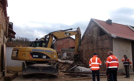 Abrissdes einsturzgefährdeten Hauses (Foto: J.Piper) Abrissdes einsturzgefährdeten Hauses (Foto: J.Piper)