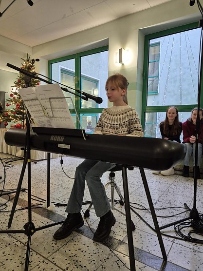 Ella Borskowski am Piano (Foto: Nadine Böhlitz) Ella Borskowski am Piano (Foto: Nadine Böhlitz)