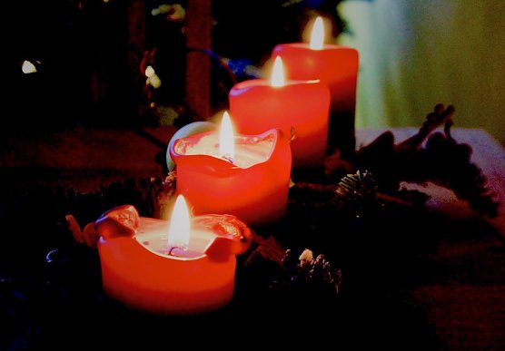 Kerzenschein zum Weihnachtsfest  (Foto: emw)