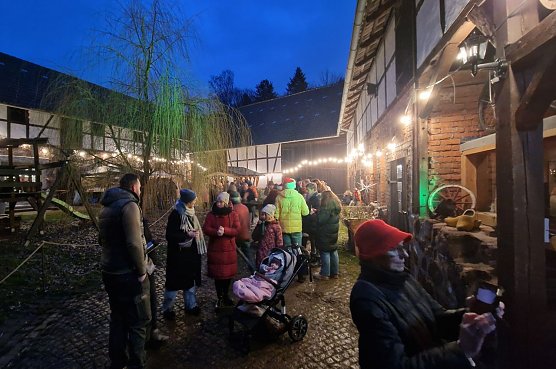 Advent in den Neust&auml;dter H&ouml;fen (Foto: nnz)