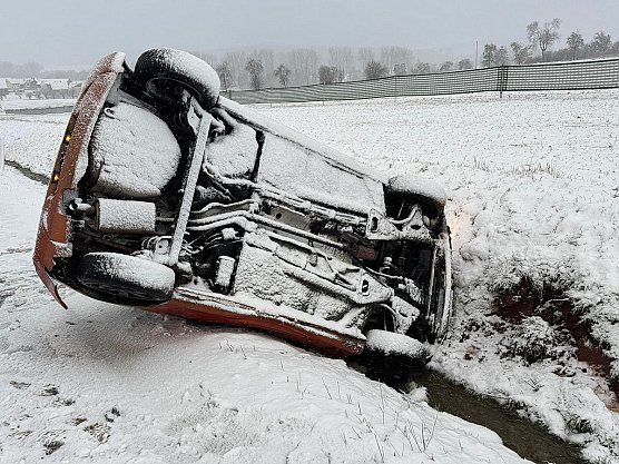 Schneechaos auf Landkreisstra&szlig;en (Foto: Feuerwehr Liebenrode, Feuerwehr Niedersachswerfen, Silvio Dietze)