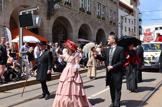 Festumzug zum Rolandsfest (Foto: Stadt Nordhausen) Festumzug zum Rolandsfest (Foto: Stadt Nordhausen)