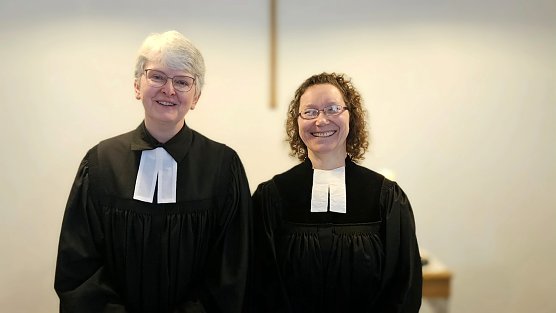 Pfarrerinnen Sabine Meinhold und Esther Coblenz (r.), (Foto: Regina Englert)