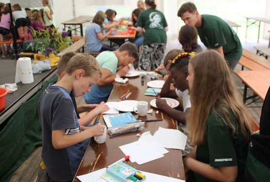 Porzellanmalerei im KILA am Freitag (Foto: F.Tuschy)