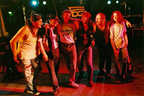 YOGA 1996 (Foto: Agentur)