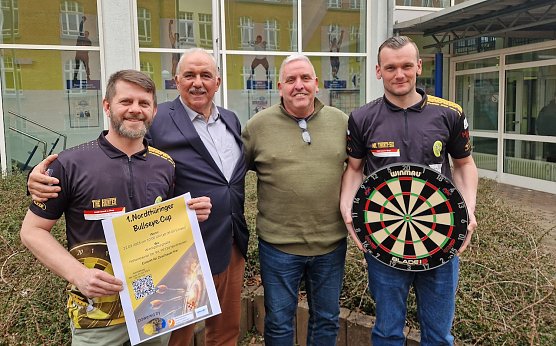 (v.l.n.r.) Michael Franke (VfL Ellrich), Werner H&uuml;tcher ( Kreissportkoordinator), Andreas Kruse ( LRA Nordhausen), Christoph H&ouml;hne (VfL Ellrich) (Foto: Vfl Ellrich)