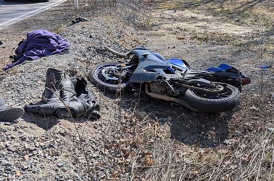 Verunfalltes Motorrad (Foto: S.Dietzel) Verunfalltes Motorrad (Foto: S.Dietzel)