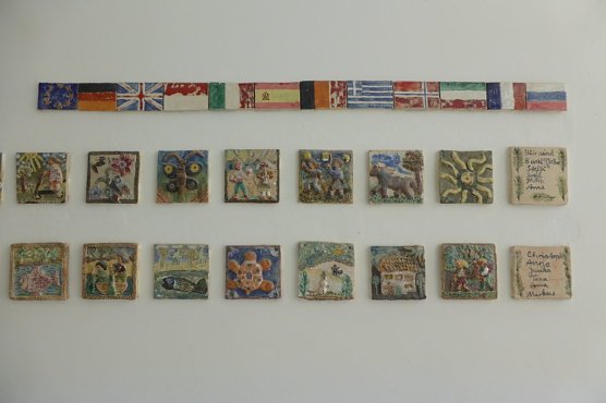 Gro&szlig;e Keramikarbeit Fabelhaftes Europa von Sch&uuml;lern in der K&auml;the-Kollwitz-Schule (Foto: Heidelore Kneffel)