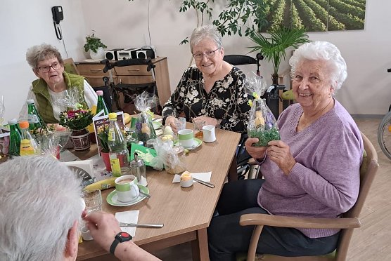 Osterfeier im Landhaus am Schlosspark (Foto: K.Leyh) Osterfeier im Landhaus am Schlosspark (Foto: K.Leyh)