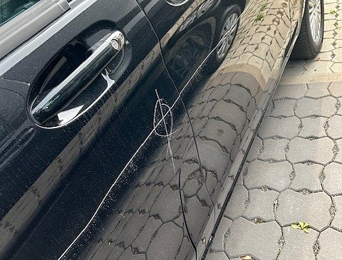 Besch&auml;digtes Fahrzeug (Foto: AHP)