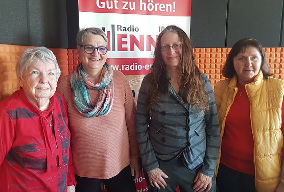 Die Silberstimmen gehen auf Sendung (Foto: P.Jentsch) Die Silberstimmen gehen auf Sendung (Foto: P.Jentsch)