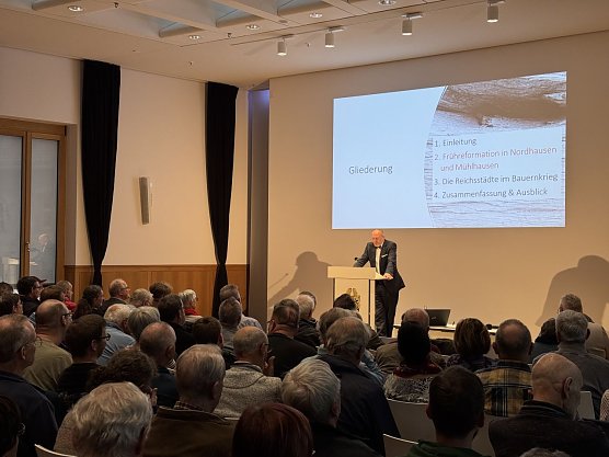 Dr. Thomas Müller im Ratssaal (Foto: Stadt Nordhausen) Dr. Thomas Müller im Ratssaal (Foto: Stadt Nordhausen)