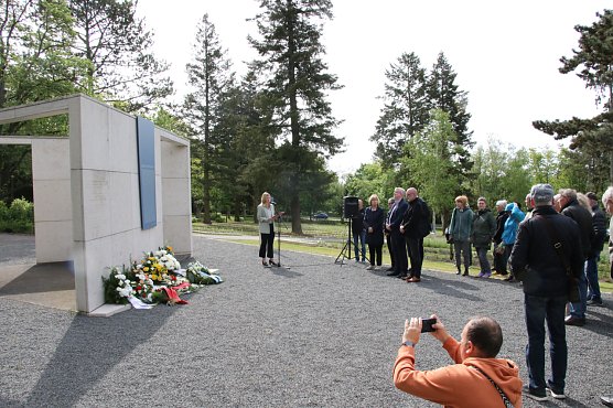 Gedenkveranstaltung zum Ende des Zweiten Weltkrieges vor 80 Jahren auf dem Nordh&auml;user Ehrenfriedhof (Foto: agl)