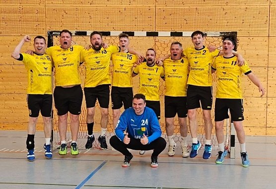 Die II. Mannschaft des NSV hat Grund zu feiern (Foto: S.Ahlert) Die II. Mannschaft des NSV hat Grund zu feiern (Foto: S.Ahlert)