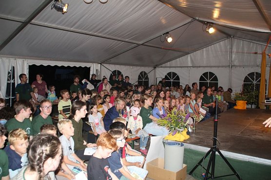 Kinder beim KILA Handwerkercamp (Foto: Frank Tuschy)