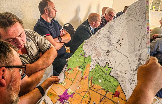 Landschaftsplan vorgestellt (Foto: J.Piper)