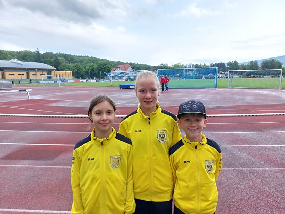 Liesen sich vom Regen nicht beirren: die Nachwuchs-Athleten des LV Altstadt in Ohrdruf (Foto: LV Altstadt '98 Nordhausen)