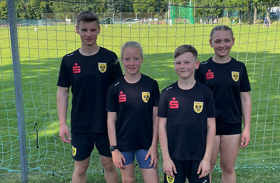 Der Leichtathletik Nachwuchs des LV Altstadt in Arnstadt (Foto: LV Altstadt '98 Nordhausen) Der Leichtathletik Nachwuchs des LV Altstadt in Arnstadt (Foto: LV Altstadt '98 Nordhausen)