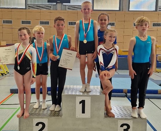 Erfolgreiche Heringer Turnrieger zu den Landesmeisterschaften (Foto: Angela Rehder) Erfolgreiche Heringer Turnrieger zu den Landesmeisterschaften (Foto: Angela Rehder)