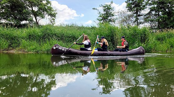 Auf der Unstrut im Kanu: Nordhäuser Gymnasiasten unterwegs (Foto: K.Schanz) Auf der Unstrut im Kanu: Nordhäuser Gymnasiasten unterwegs (Foto: K.Schanz)