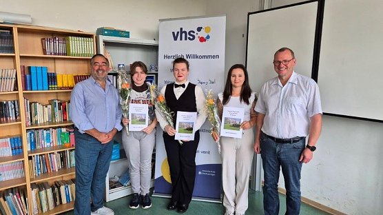 Zeugnis&uuml;bergabe in der Kreisvolkshochschule Nordhausen (Foto: Kreisvolkshochschule)