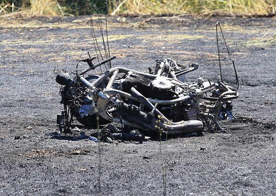 Ausgebranntes Motorrad nach Unfalll (Foto: S.Dietzel) Ausgebranntes Motorrad nach Unfalll (Foto: S.Dietzel)