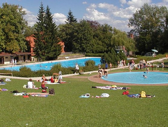 Am Montag geöffnet (Foto: E. Kagelmacher) Am Montag geöffnet (Foto: E. Kagelmacher)