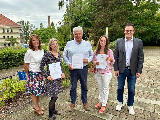 (v.l.) Prof. Dr. Cordula Borbe, Kirsten Lamschus, Prof. Dr.-Ing. Klaus-Peter Neitzke, Dr. Kareen Schlangen, Prof. Dr. J&ouml;rg Wagner  (Foto: Tina Bergknapp)