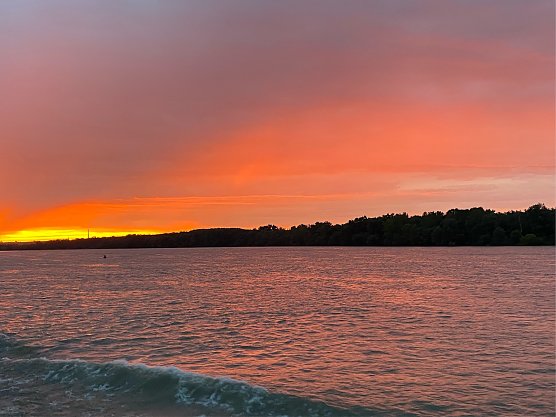 Sonnenuntergang &uuml;ber der Donau (Foto: Wolfgang Lehmann)