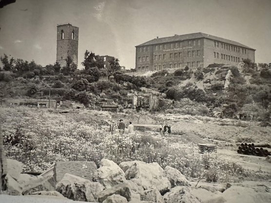 Blick auf die Petersbergschule in der Nachkriegszeit (Foto: Stadt Nordhausen)