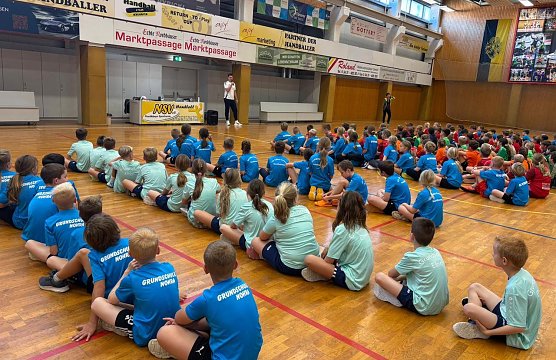 Die Grundschulen des Kreises trafen sich zum Zweifelderballturnier (Foto: C.Keil) Die Grundschulen des Kreises trafen sich zum Zweifelderballturnier (Foto: C.Keil)