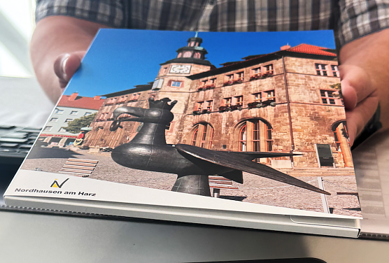 Begr&uuml;&szlig;ungsmappe f&uuml;r Neu-Nordh&auml;user (Foto: Stadt Nordhausen)
