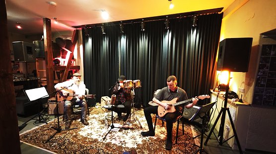 Zierdt, Genz und Aderhold in der Jazzmangel (Foto: nnz)