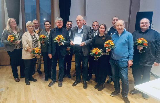 Neben den hauptamtlichen Mitarbeitern um Dr. Theilemann hat das Archiv &uuml;ber die Jahre eine engagierte Gruppen aus ehrenamtlichen Helfern und ehemaligen Kollegen um sich geschart (Foto: agl)