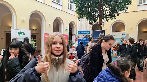 Mini-Messe in der Petersbergschule (Foto: C.Wilhelm) Mini-Messe in der Petersbergschule (Foto: C.Wilhelm)
